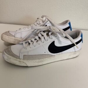 Nike White and Black Low-Top Sneakers